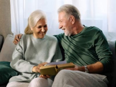 Cadeaux personnalisés pour grands-parents : des idées qu'ils porteront toujours 