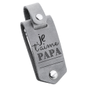 Porte clé photo personnalisé en cuir marron avec message gravé « je t’aime papa » et espace pour ajouter le prénom.