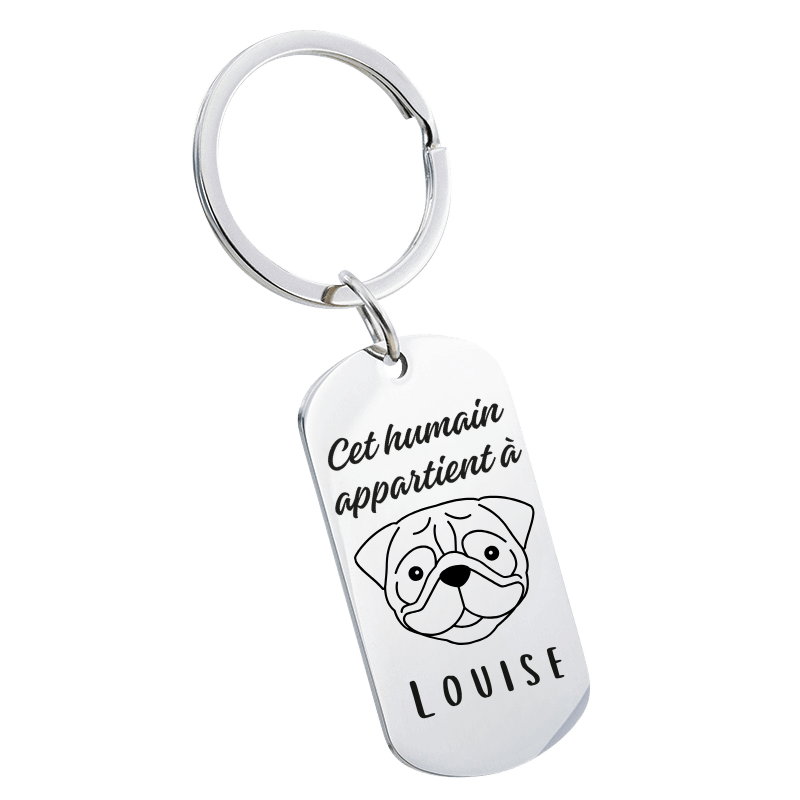 Porte clé personnalisé en forme de plaque d’identification en acier inoxydable argent avec prénom gravé et illustration de chien.